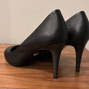 Tory Burch Black Heels with Textured Accents